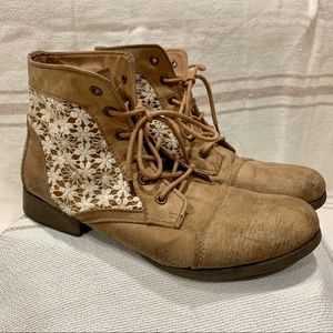 Rustic Lace Floral Tan Boot